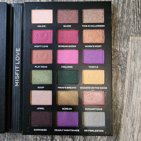 Makeup Revolution The Nightmare Before Christmas Sally Palette - Picture 4 of 5